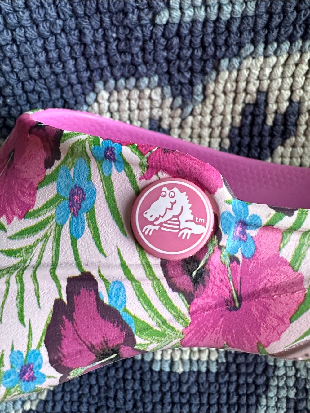 🌺 Crocs Classic Floral Print Clogs Women’s Size 6 Pink Comfort Shoes - Picture 7 of 7